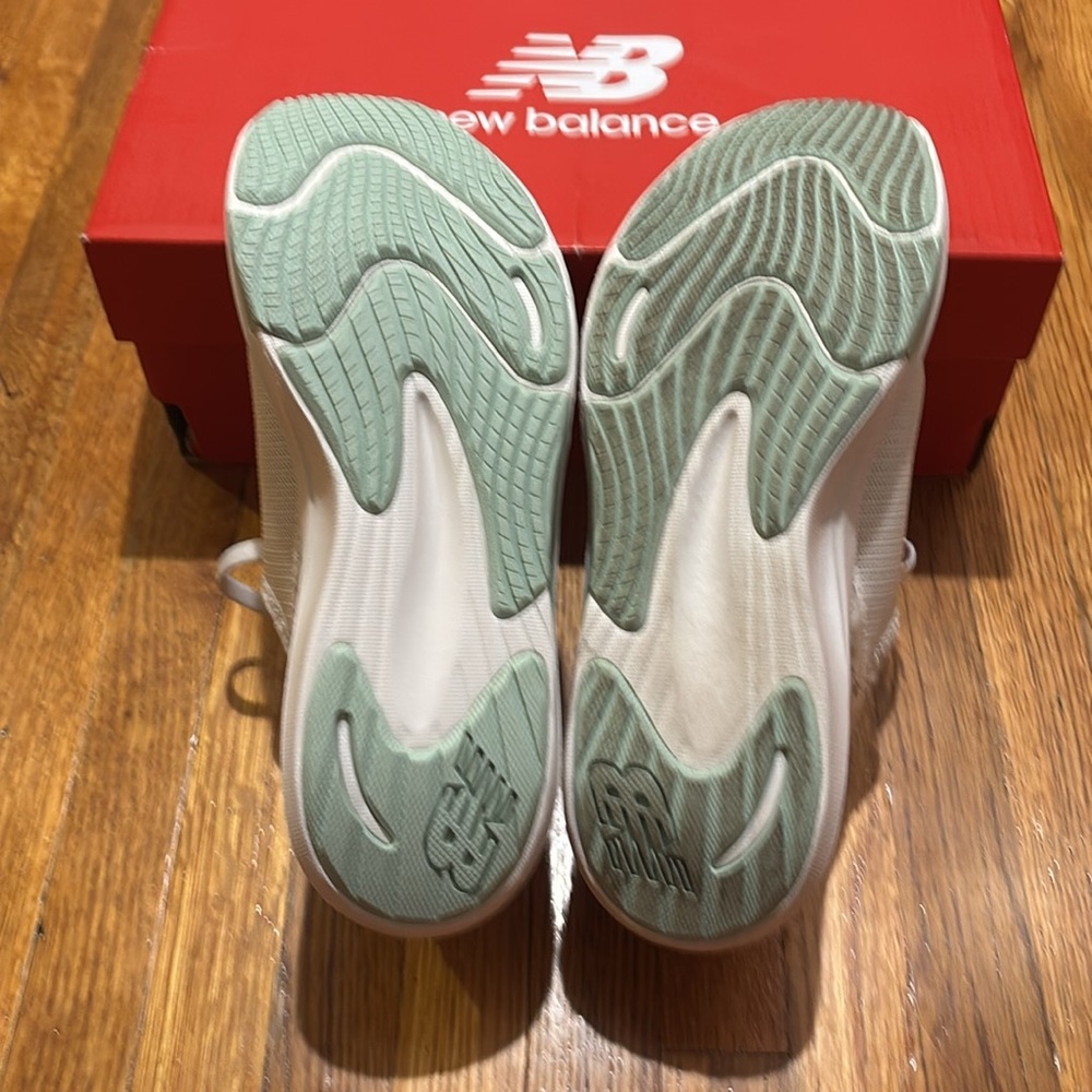 New Balance DynaSoft Nergize Sport v2 White Womens US 7 WD - Picture 4 of 4